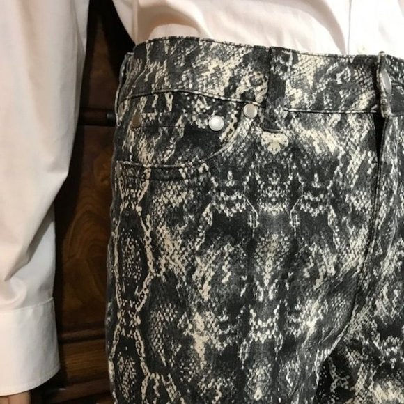 Suko Jeans Platinum Snake Stretch Cotton Blend Raw Edge Hem Jean - Picture 7 of 14